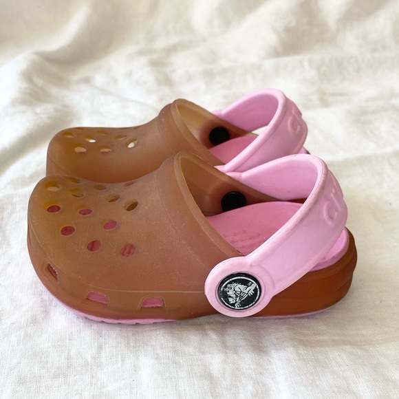 CROCS Toddler Classic Clog in Girls Translucent Gummy Pink Slip On Mule - Picture 4 of 15